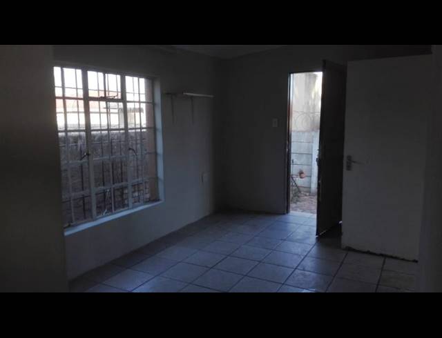 1 BEDROOM PROPERTY TO RENT IN SELECTION PARK